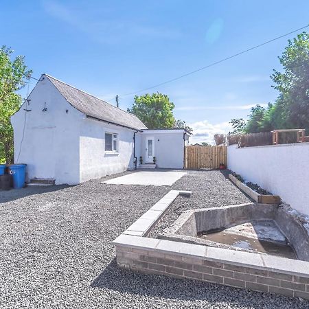 Lovely 1-Bed Cottage In Kelty With Hot Tub Esterno foto